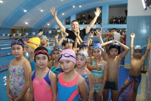 In honor of the Independence Day celebration, competitions for swimming among children took place